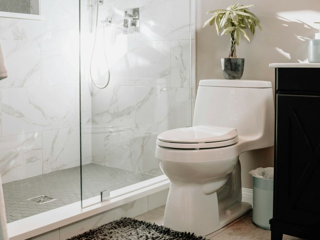 5 erreurs à ne jamais faire avec vos éviers, lavabos, WC ou baignoire