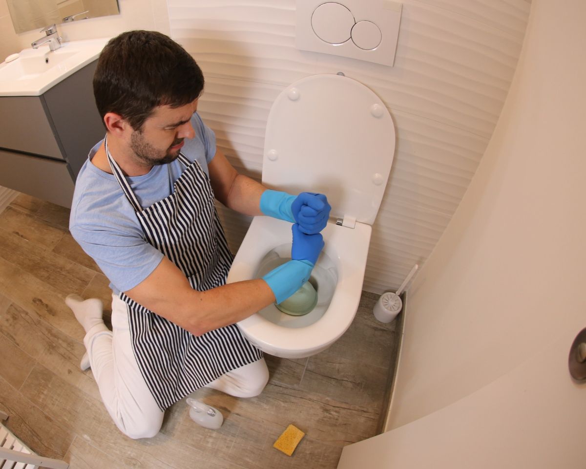 Canalisation bouchée : ventouse, furet ou vinaigre, que choisir ?
